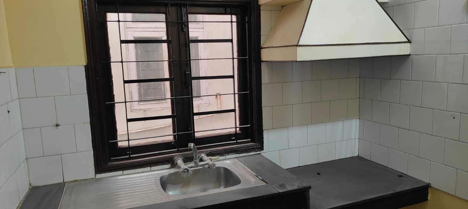 Semi Furnished 3bhk in Ratnagiri Rd, Bamunimaidan, Guwahati, Assam 781021, India for Rent